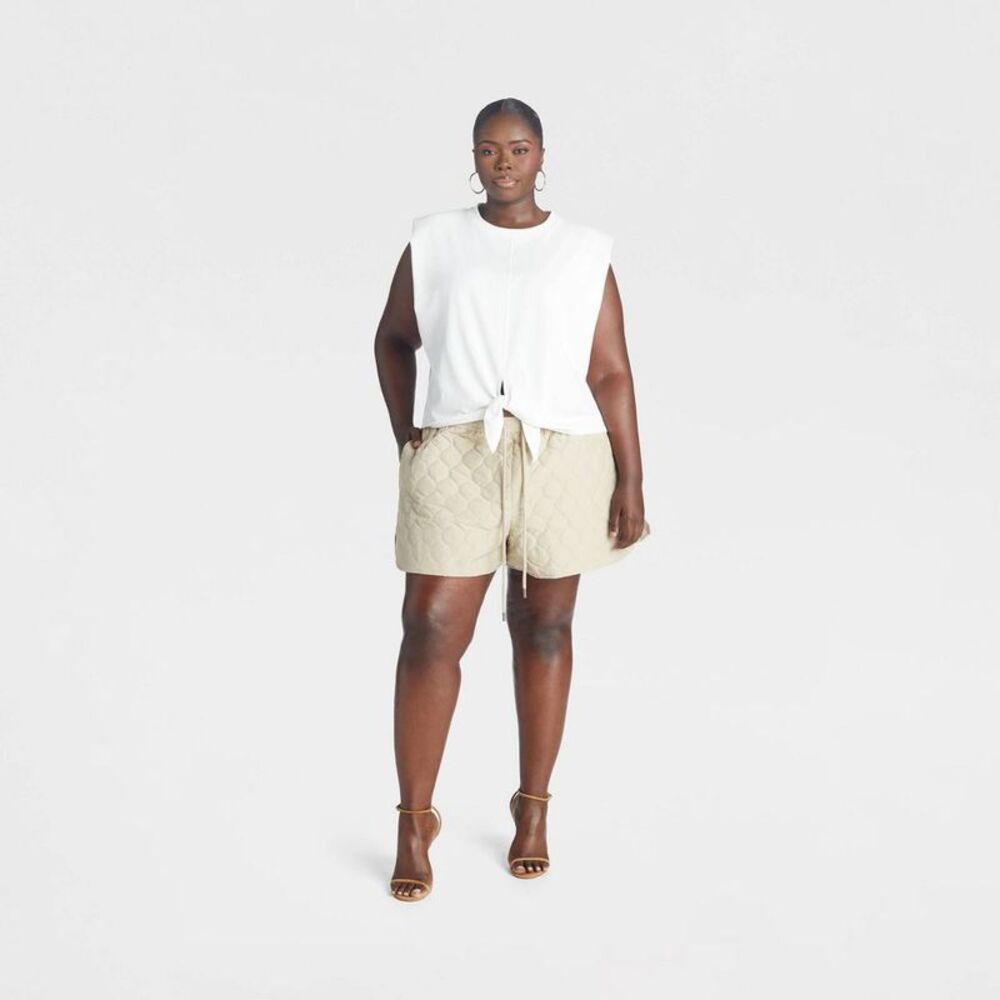 KBB by KAHLANA Women's Mid-Rise 'The Quilted Shorts' - Khaki 2X - Picture 3 of 4